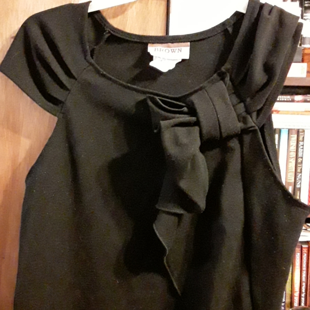 Pretty black top, size 14